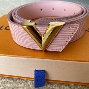 Louis Vuitton Essential V 30MM Belt